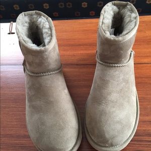 UGG Classic Mini II, Size 7, Antelope color